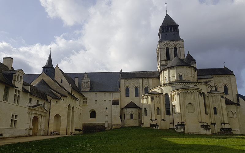 Abbaye de Fontevraud gite en touraine une maison-unjardin.com